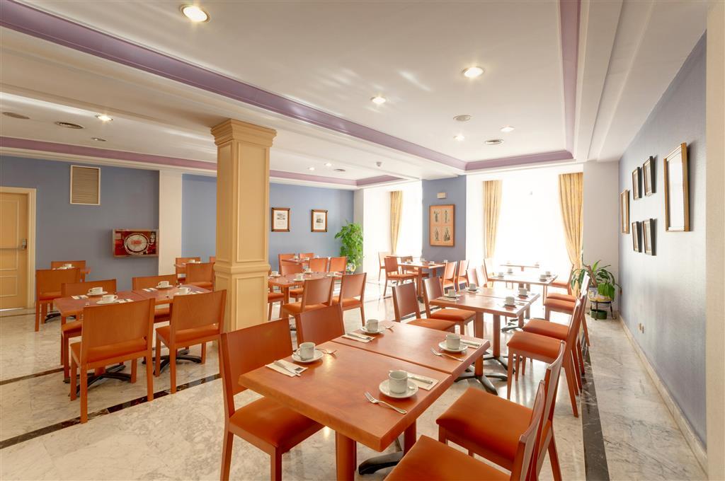 Azz Merida Medea Hotel מסעדה תמונה